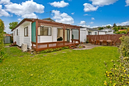 1/12 Mannering Place, Hillcrest, Auckland