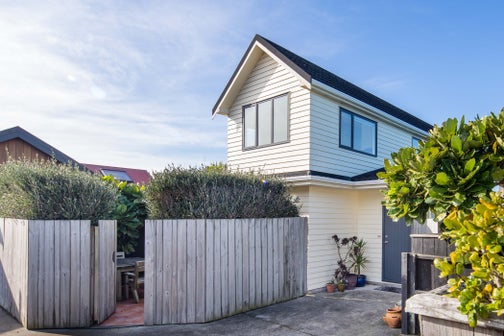 83A Apu Crescent, Lyall Bay, Wellington