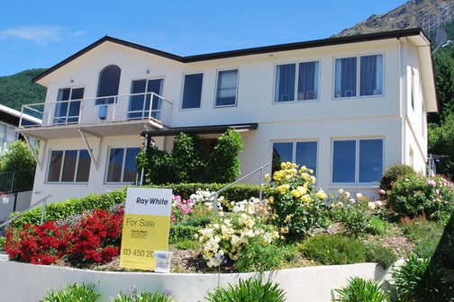 28 WYNYARD CRES, FERNHILL, QUEENSTOWN