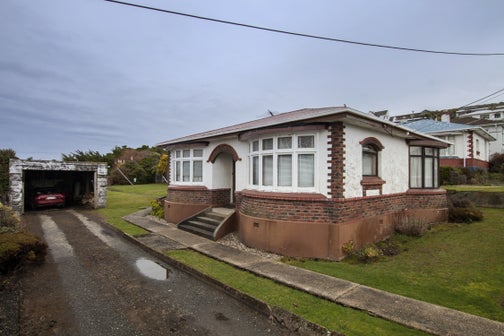 16 Walker Street, Bluff