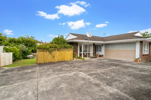 1/14 Kallaroo Place, Botany Downs, Auckland