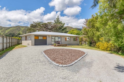 344 Wellington Road, Wainuiomata, Lower Hutt