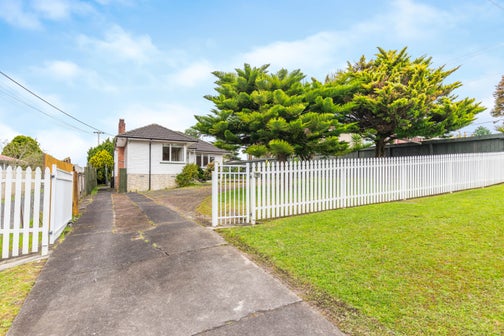 15 Fairclough Road, Beach Haven, Auckland