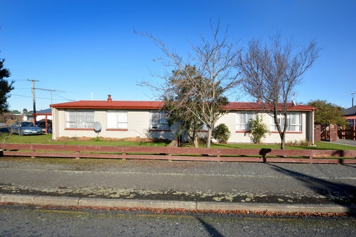 1 Coronation Court, Milton