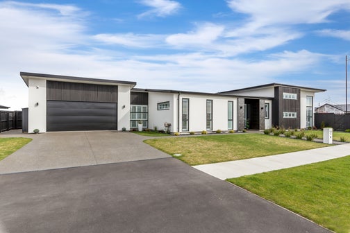 2 Whitehorn Drive, Lincoln, Lincoln