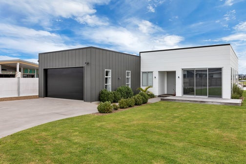 9 Poaka Place, One Tree Point