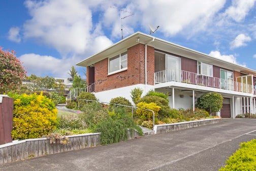 2/2 Poseidon Place, Half Moon Bay, Auckland