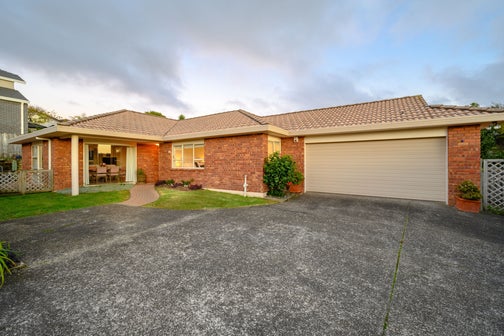 2/9 Wiltshire Place, Somerville, Manukau