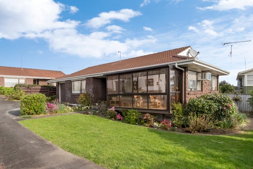 2/50 Moore Street, Howick, Auckland