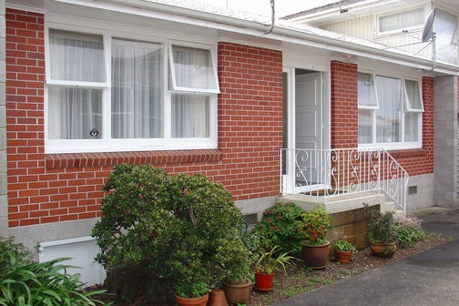 2/27 Cardwell Street, Onehunga, Auckland