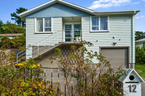 12 Carnavon Place, Cannons Creek, Porirua