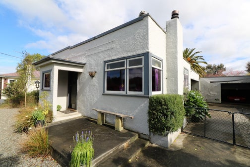 410 High Street South, Carterton