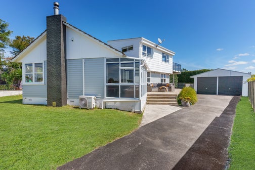 20 Crocombe Crescent, Beach Haven, Auckland