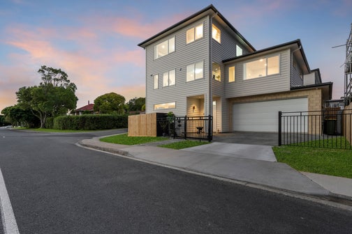 1 Gladfield Lane, Te Atatu Peninsula, Auckland