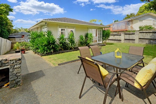 1/1A Hatherlow Street, Glenfield, Auckland