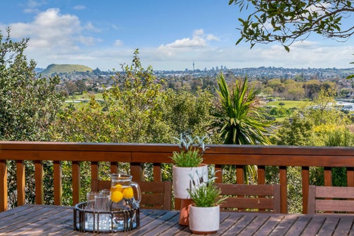 125 Bradbury Road, Botany Downs, Auckland