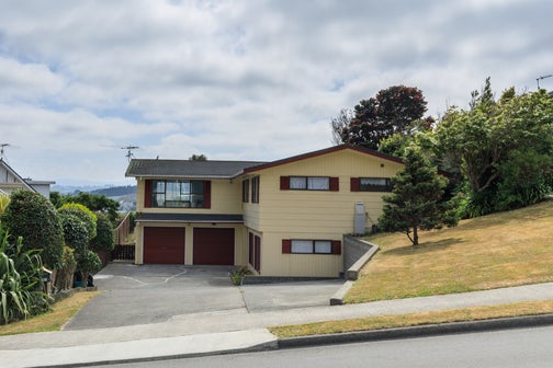 33 Fyvie Avenue, Tawa, Wellington