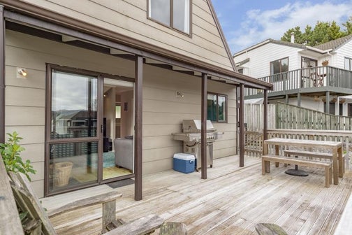 6 Monarch Grove, Maoribank, Upper Hutt