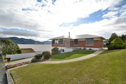 26 Bayne Terrace, Macandrew Bay, Dunedin