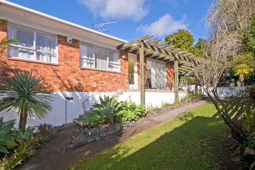 2/29 GLENMORE ROAD, SUNNYHILLS, AUCKLAND