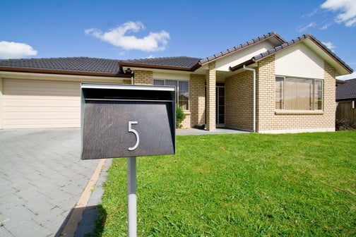 5 Deerfield Place, Flat Bush, Auckland
