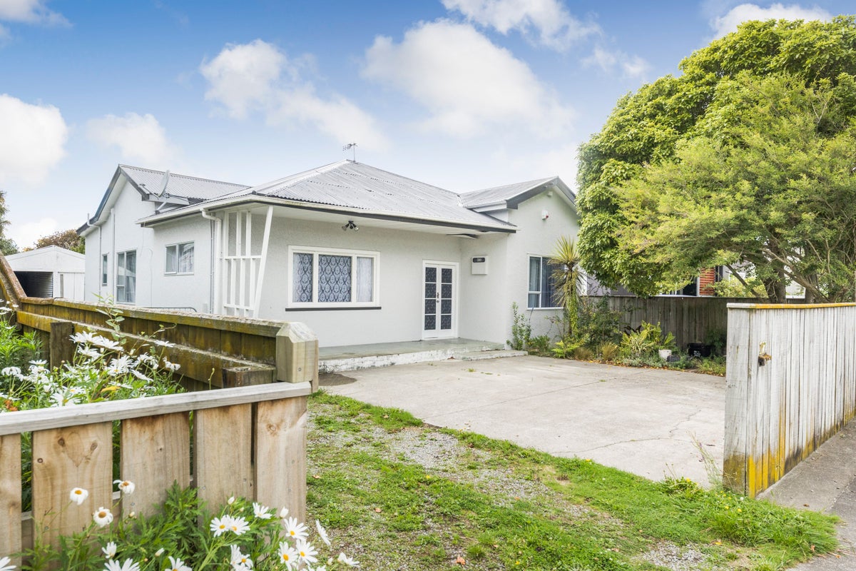 17 Hereford Street, West End, Palmerston North - Carousel 20
