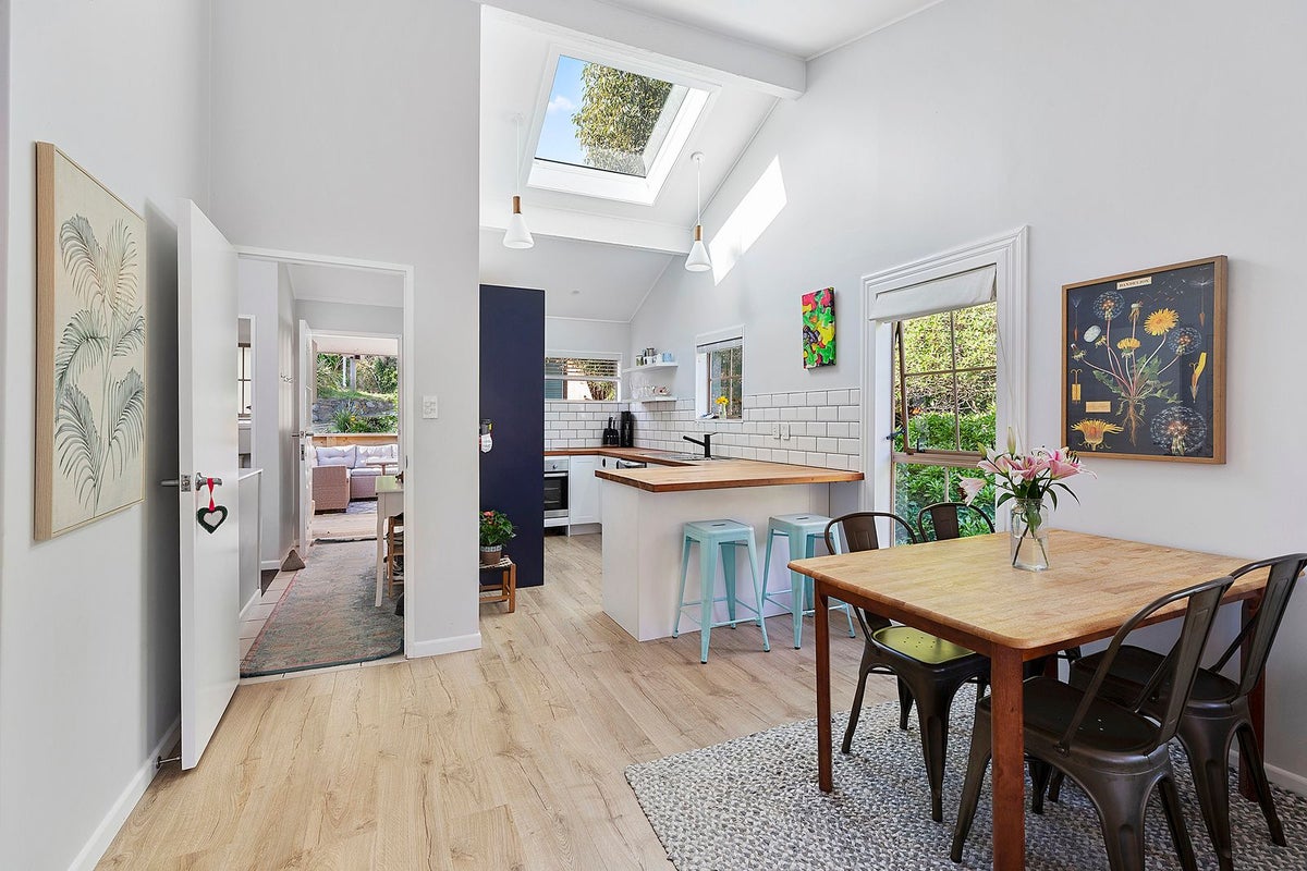11A Totara Road, Miramar, Wellington - Carousel 1
