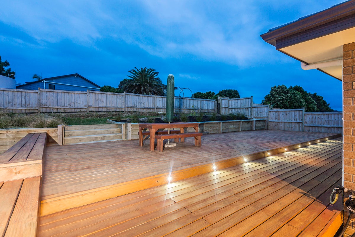 82 Seventh View Avenue, Beachlands, Auckland - Carousel 1