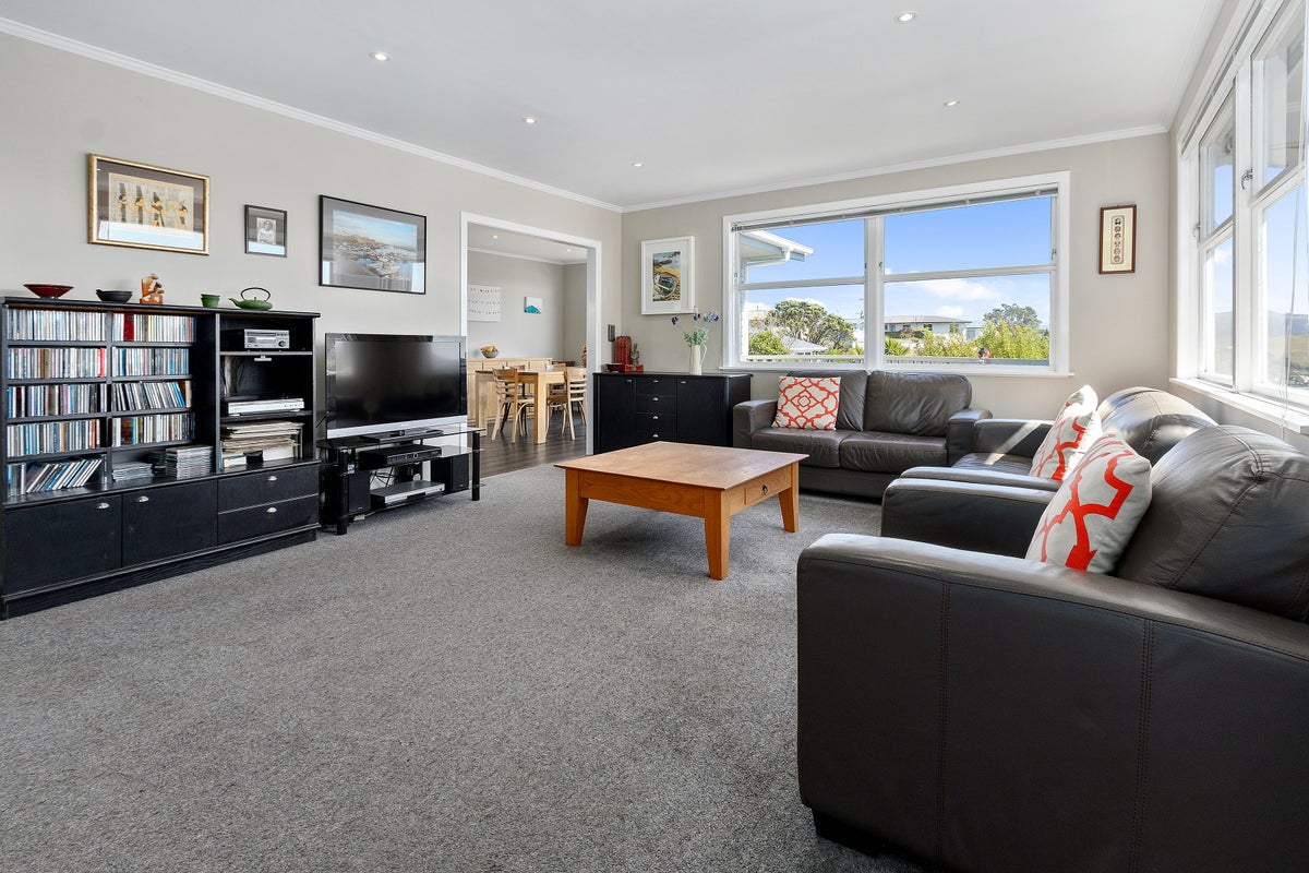 94 Bracken Road, Paparangi, Wellington - Carousel 2