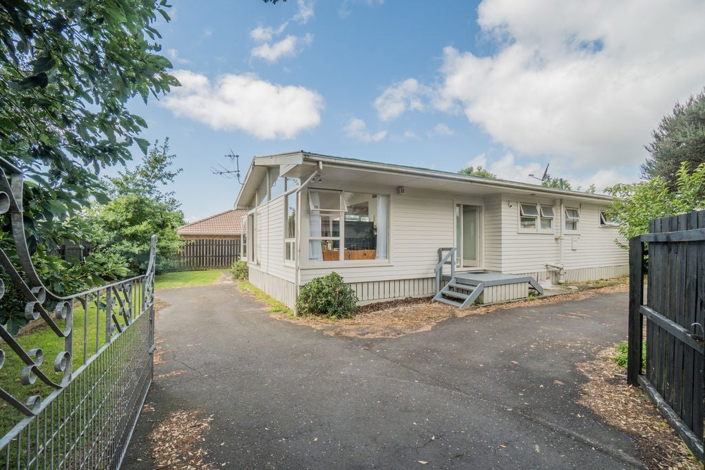 2/32 Blanes Road, Weymouth, Auckland - Carousel 1