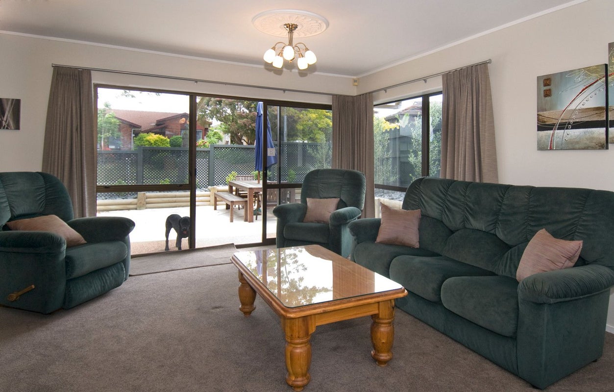 2/6 Kookaburra Place, Botany Downs, Auckland - Carousel 13