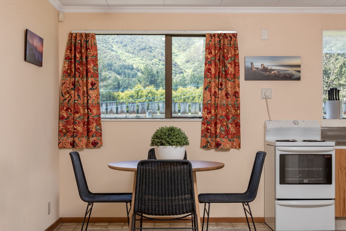 344 Wellington Road, Wainuiomata, Lower Hutt - Carousel 10