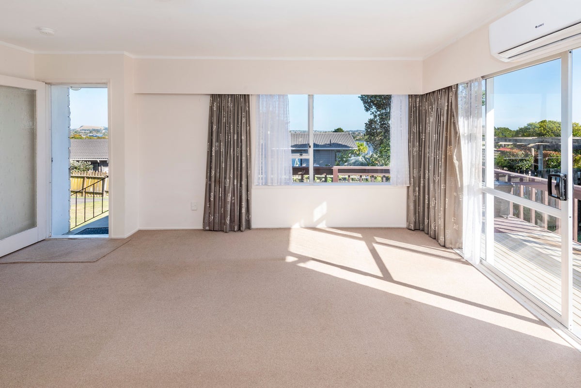 2/6 Clunie Place, Highland Park, Auckland - Carousel 2