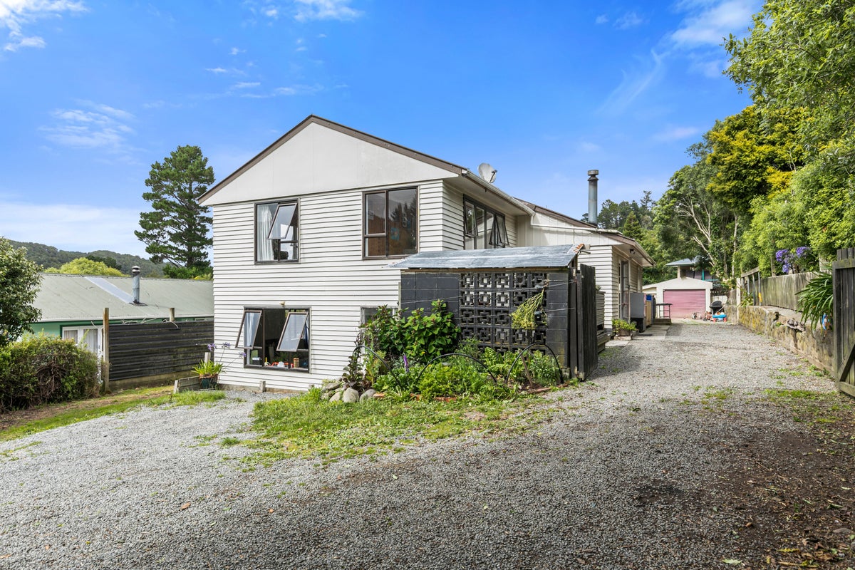 1004 Blue Mountains Road, Blue Mountains, Upper Hutt - Carousel 1