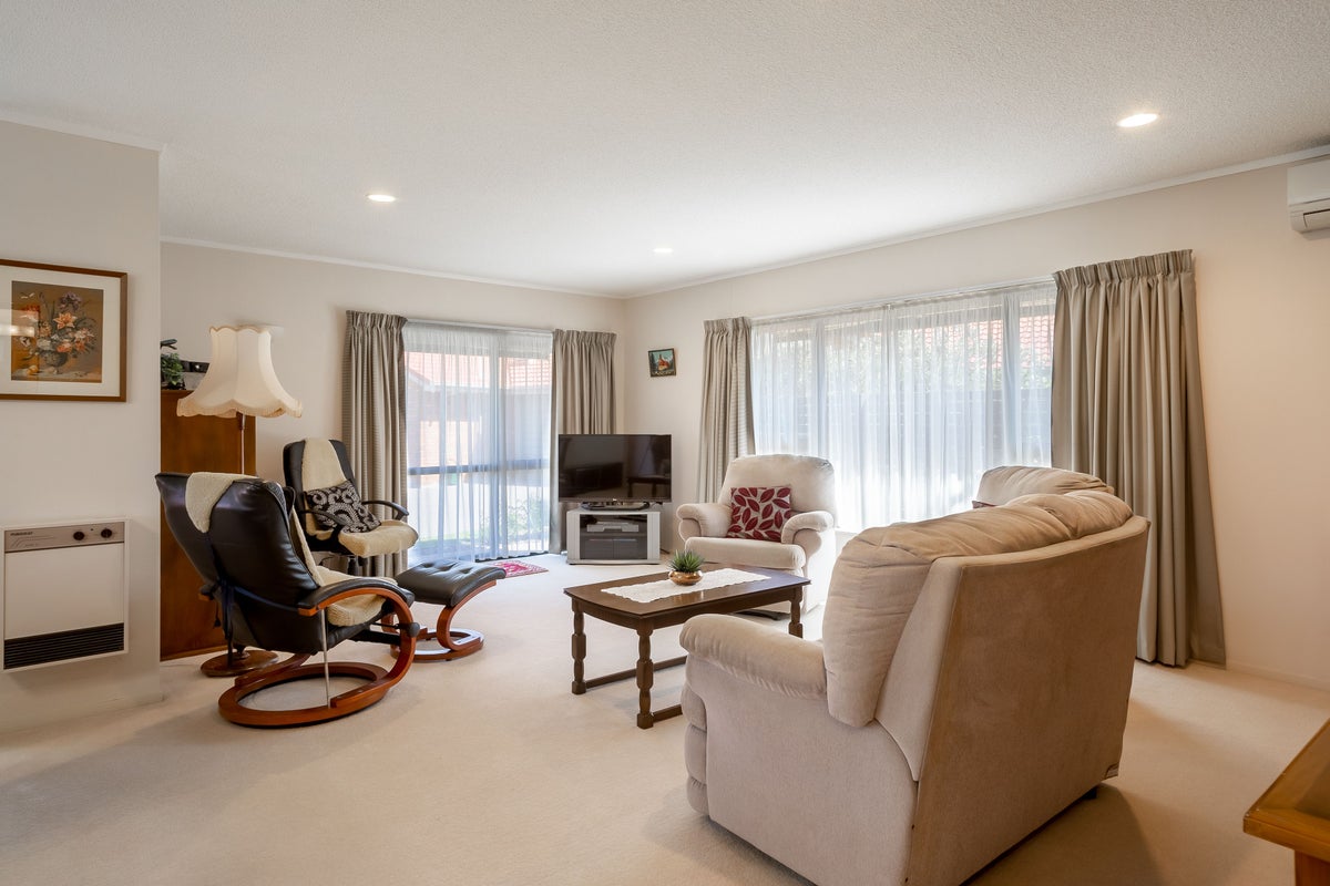 105 Oakridge Grove, Flagstaff, Hamilton - Carousel 1