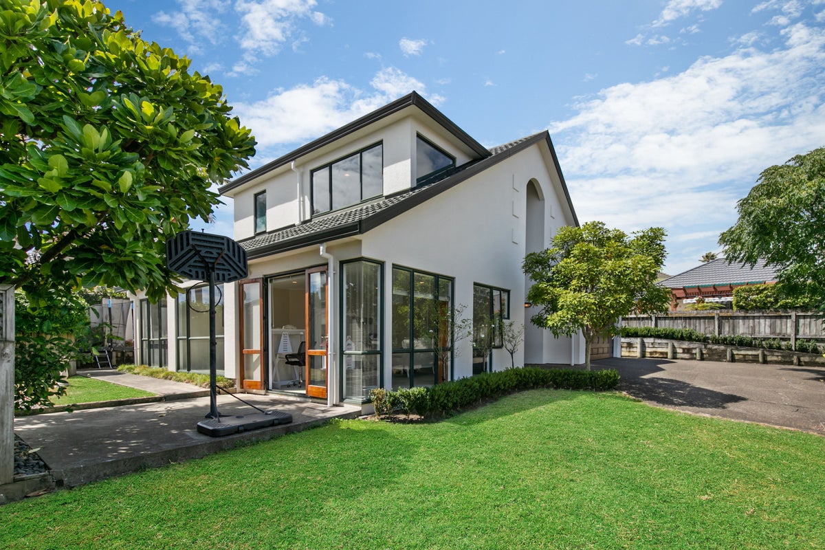 2/44 Jane Eyre Drive, Somerville, Auckland - Carousel 2