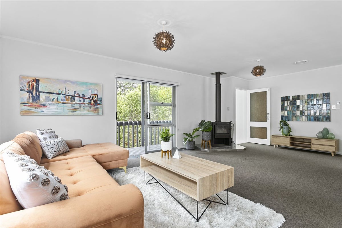 21 Fairmount Road, Titirangi, Auckland - Carousel 2