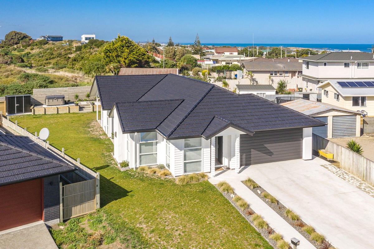 4 Longbeach Drive, Castlecliff, Whanganui - Carousel 21