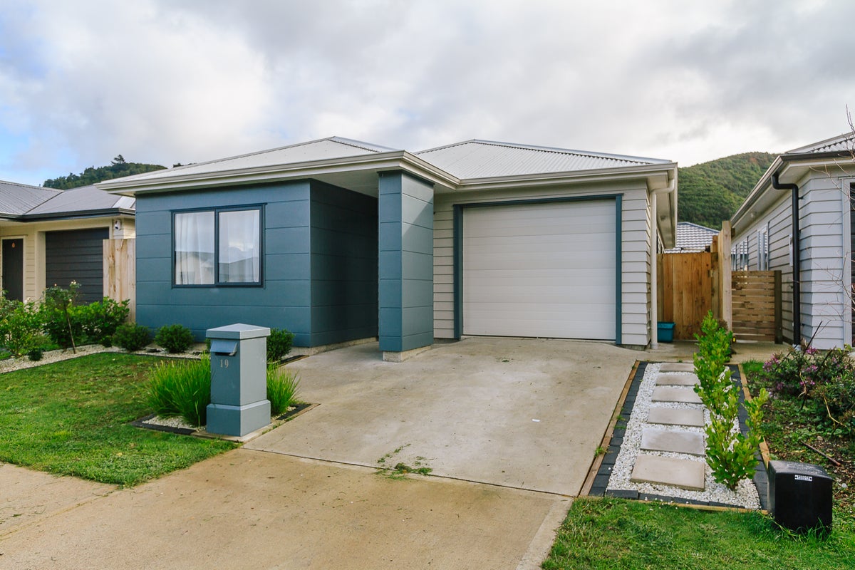19 Te Toru Street, Taita, Lower Hutt - Carousel 1