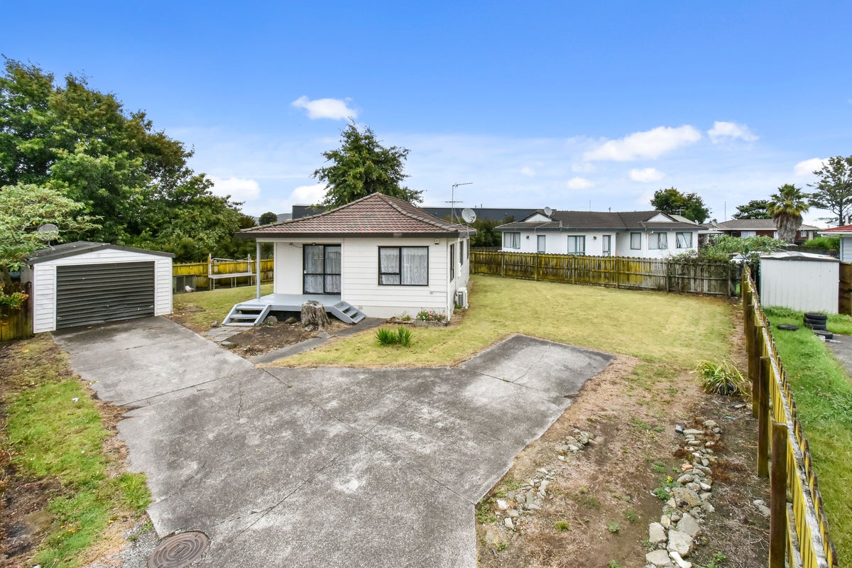 42A Trimdon Street, Randwick Park, Auckland - Carousel 1