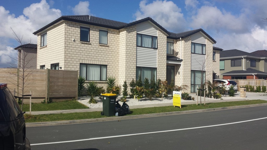 2 Aster Place, Flat Bush, Auckland - Carousel 1