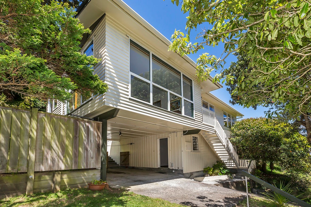 2 Churton Drive, Churton Park, Wellington - Carousel 1