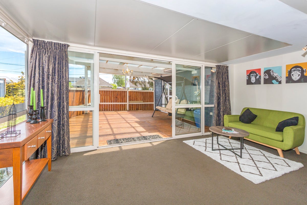 87 Vancouver Crescent, Wainoni, Christchurch - Carousel 2