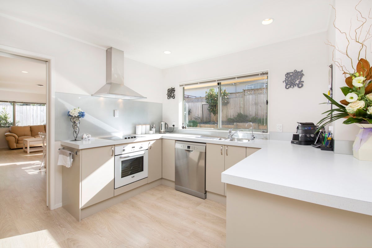 2/8 Alicia Road, Somerville, Auckland - Carousel 2