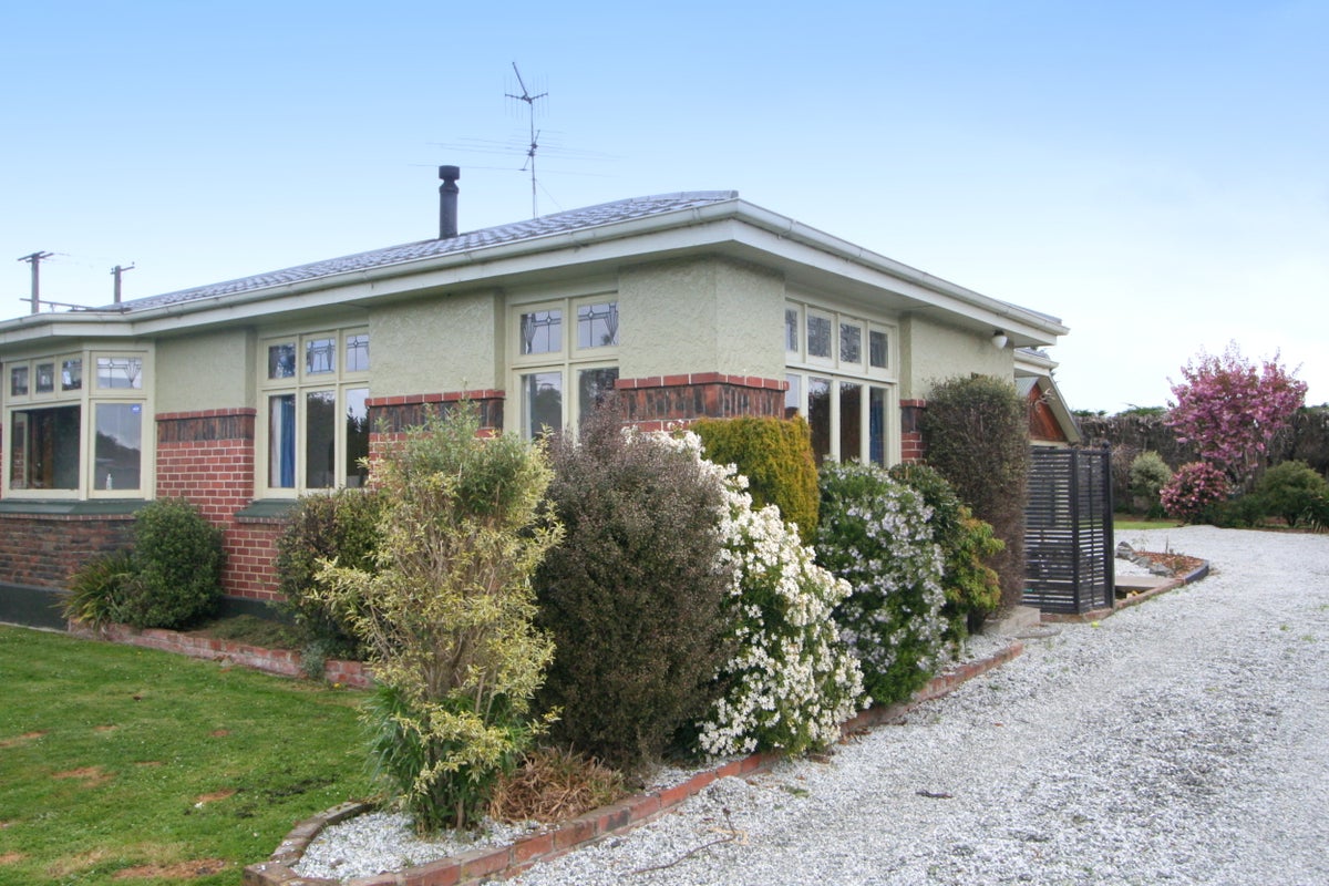 696 North Road, Lorneville, Invercargill - Carousel 1
