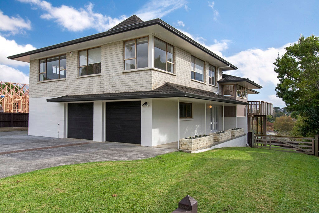 9 Evelyn Road, Cockle Bay, Auckland - Carousel 1