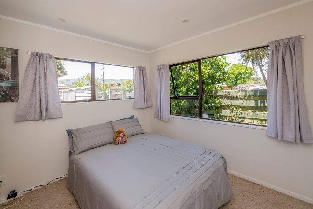 12 Goldie Place, Waikanae Beach, Waikanae - Carousel 10