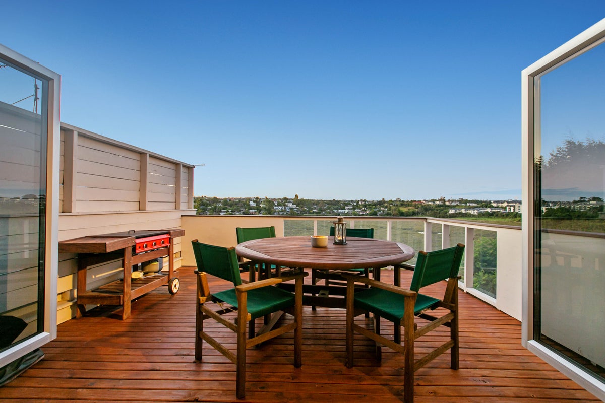 10 McBreen Avenue, Northcote, Auckland - Carousel 2