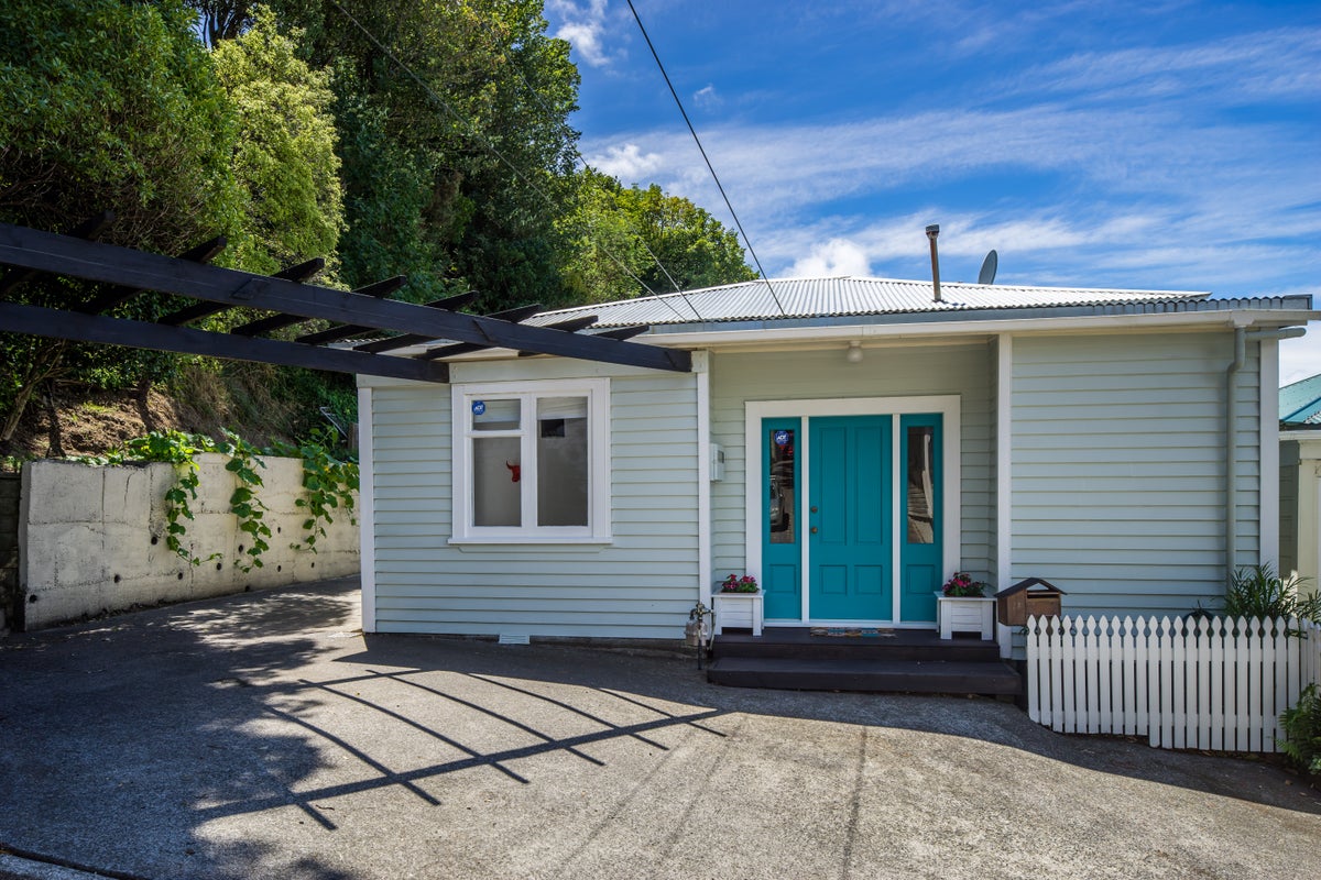 34 Patanga Crescent, Thorndon, Wellington - Carousel 2