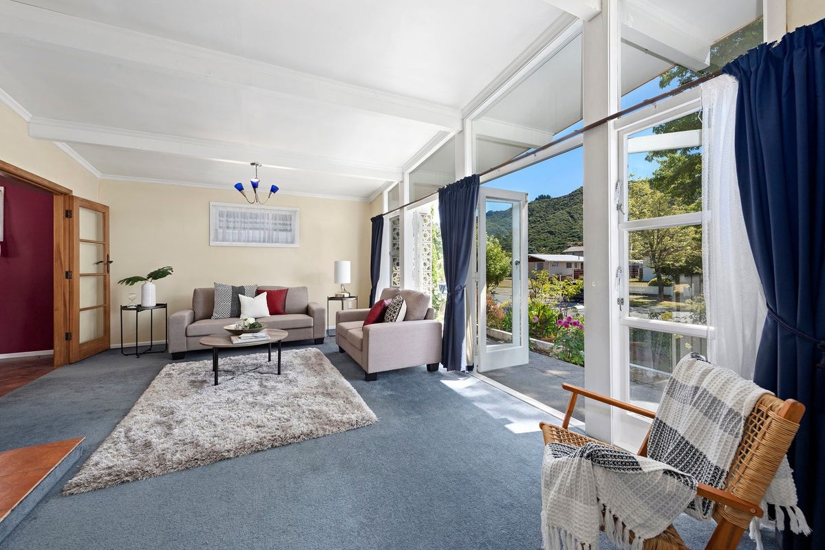 28 California Drive, Totara Park, Upper Hutt - Carousel 2
